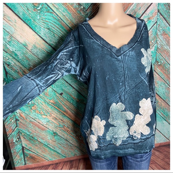 Marika Charles Washed Blue Distressed Floral Print Ling Sleeved V Neck Tee - Picture 2 of 7